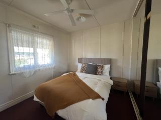 Cosy Heritage Cottage - 8