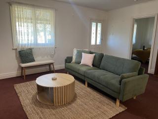 Cosy Heritage Cottage - 5