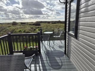 Modern 6 Berth Caravan With Decking At Suffolk Sands Ref 45004F - 0