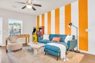 2BR Family Suite with Games & Pool - 2