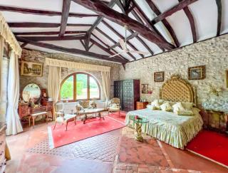 Stunning 18th Century Country House - 9