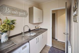 The Yorkshire Burrow Lodge with Hot Tub - 3