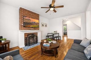 Cozy 2-Floor Home 5BR 3BA 2 Kitchens Backyard - 0