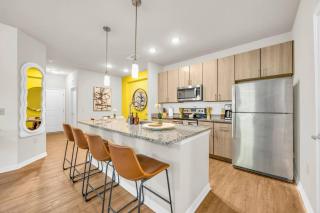 3BR Family Suite with Games & Pool - 2