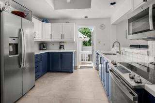 Coccoloba 2BR Beachfront w Pool Kayaks & Direct Taylor Bay Access - 1