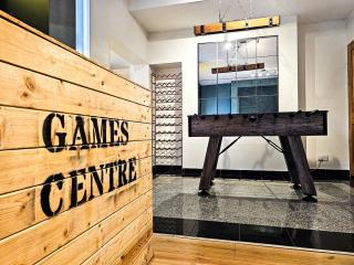 Luxe Retreat - Steps from Stadium - Pool Table, Ping Pong, Football Table - Liverpool - 3