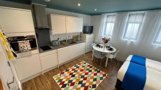 Beautiful Studio Flat - 7