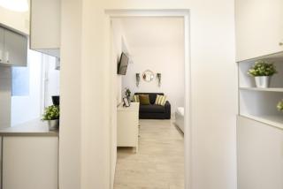 Timeless 2 Bedroom Apartment - Haven in the Historic Heart - 1