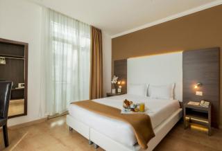 Ambassador-Monaco - 8