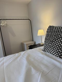 Month Stays Central 3 bed Three Bedroom House by Brookland Stays Serviced Accommodation & Short Lets in Preston with Free WiFi - 9