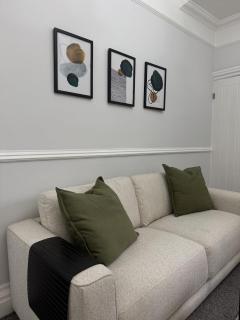 Month Stays Central 3 bed Three Bedroom House by Brookland Stays Serviced Accommodation & Short Lets in Preston with Free WiFi - 5