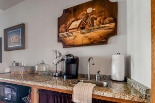 The Manor Haus at Messina Hof Hill Country Winery-Presidents - 3