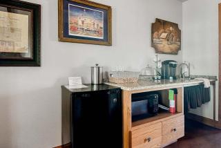 The Manor Haus at Messina Hof Hill Country Winery-Presidents - 5