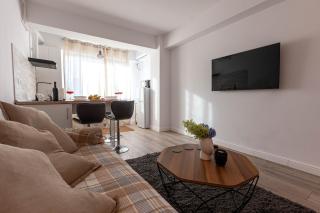 Central Apartment near Palace of Culture & Palas Mall - 8