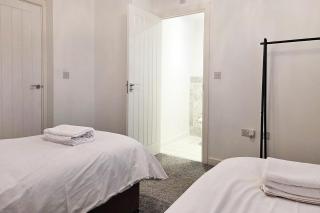 Modern 3-Bed New Build with 3 Bathrooms, Free Parking & VAT Included - 3