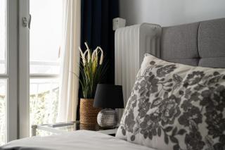 Boutique 52sq apt PLAKA (ΑΤΗ city) w/dream patio - 2