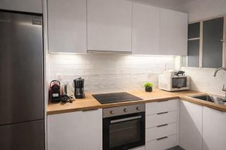 Boutique 52sq apt PLAKA (ΑΤΗ city) w/dream patio - 3