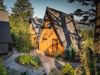 4 A-Frame Cabins - 2 Outdoor Private Soaking Tubs - 8