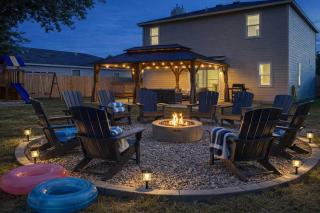5bd/3ba Family Oasis with Playground and Pool - 9
