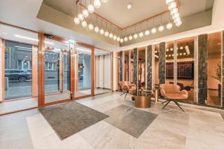 Elegant Luxury Apartment with Balcony - 8