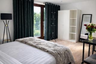 MEDWAY VIEW LUXE HOUSE in Maidstone City Centre with Private Parking - 1