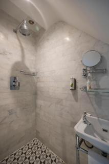 The Bottle & Glass Inn - Deluxe Room - Room 3 - 1