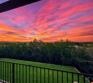 NEW Stunning Views & Lake Access Villa - 9