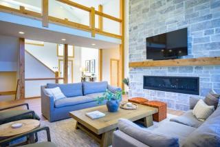 The Ledges Ski Getaway Hot Tub & Theater Room - 1