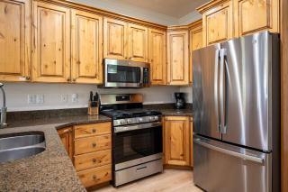 Snowbasin Lakehouse LS27 Ski Getaway Hot Tub - 3
