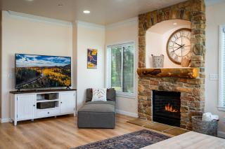 Snowbasin Lakehouse LS27 Ski Getaway Hot Tub - 4