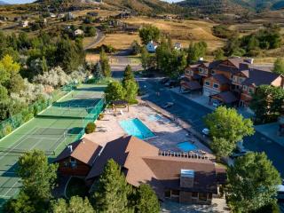 Snowbasin Haven LS42 Hot Tub Ski & Snowboard - 6