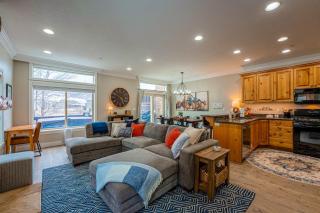 Heavens Gate LS48 Ski Retreat Hot Tub & Views - 1