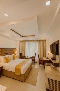 The Four Season Dharamshala # Centrally Heated & Air Cooled # Scenic Mountain View # Big Parking # Near maximus mall # Top Rated # Most Awarded # Premium Rooms # Bar # Terrace # Lift # Property Of The Year##BY Royal castle ## - 1