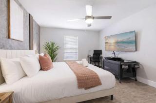 South Tampa Modern 2BR Retreat Pool Gym & Walkable Location - 7