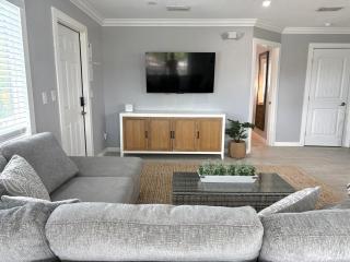 Bahia Vista Private Upper 2BR Canalfront Unit Walk to Fort Myers Beach - 4