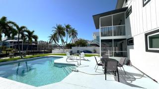 Bahia Vista Private Upper 2BR Canalfront Unit Walk to Fort Myers Beach - 2