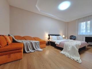 є СВІТЛО, Електрика та Опалення 24-7, Однокімнатна квартира з ванною на Садовому, Мережа Alex Apartments, Цілодобово безконтактне заселення 24-7, Документи для відряджень, встановлена зарядна станція Eco Flow - 4