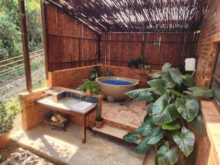 Bushbaby Cottage with Tickle Tub in Hartbeespoort - 9