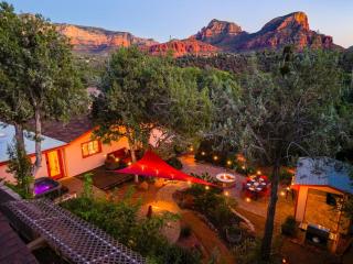 Sun and Sage Hideaway with Zen Garden and Hot Tub - 2