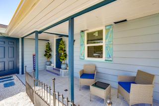 4 Mi to Siesta Beach Sarasota Gem with Movie Room! - 8