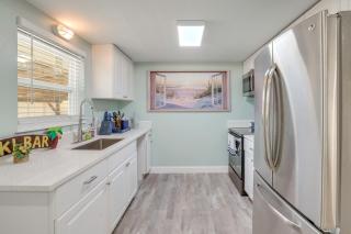 4 Mi to Siesta Beach Sarasota Gem with Movie Room! - 4