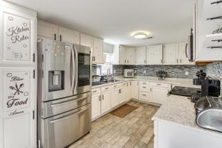 Benton Getaway on 1 and Acres with Easy Freeway Access - 2
