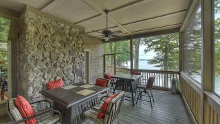 Family Lake House Retreat by AvantStay - 1