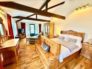 Exclusive Vineyard Estate for 18 Guests - 3