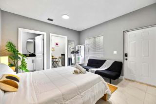 Comfy Studio W Essentials Near Airport - 5