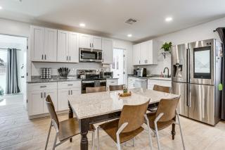 6 Mi to Outdoor Rec Pet-Friendly Phoenix Casita! - 7