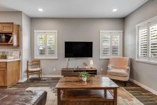 Remodeled Downtown 3bed Home Quartz Countertops - 5