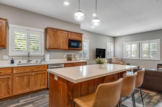 Remodeled Downtown 3bed Home Quartz Countertops - 1
