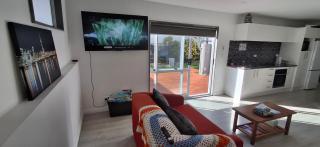 Holly's Flat Close to Ferry - 9