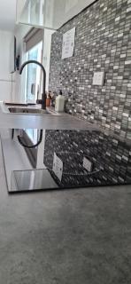 Holly's Flat Close to Ferry - 8